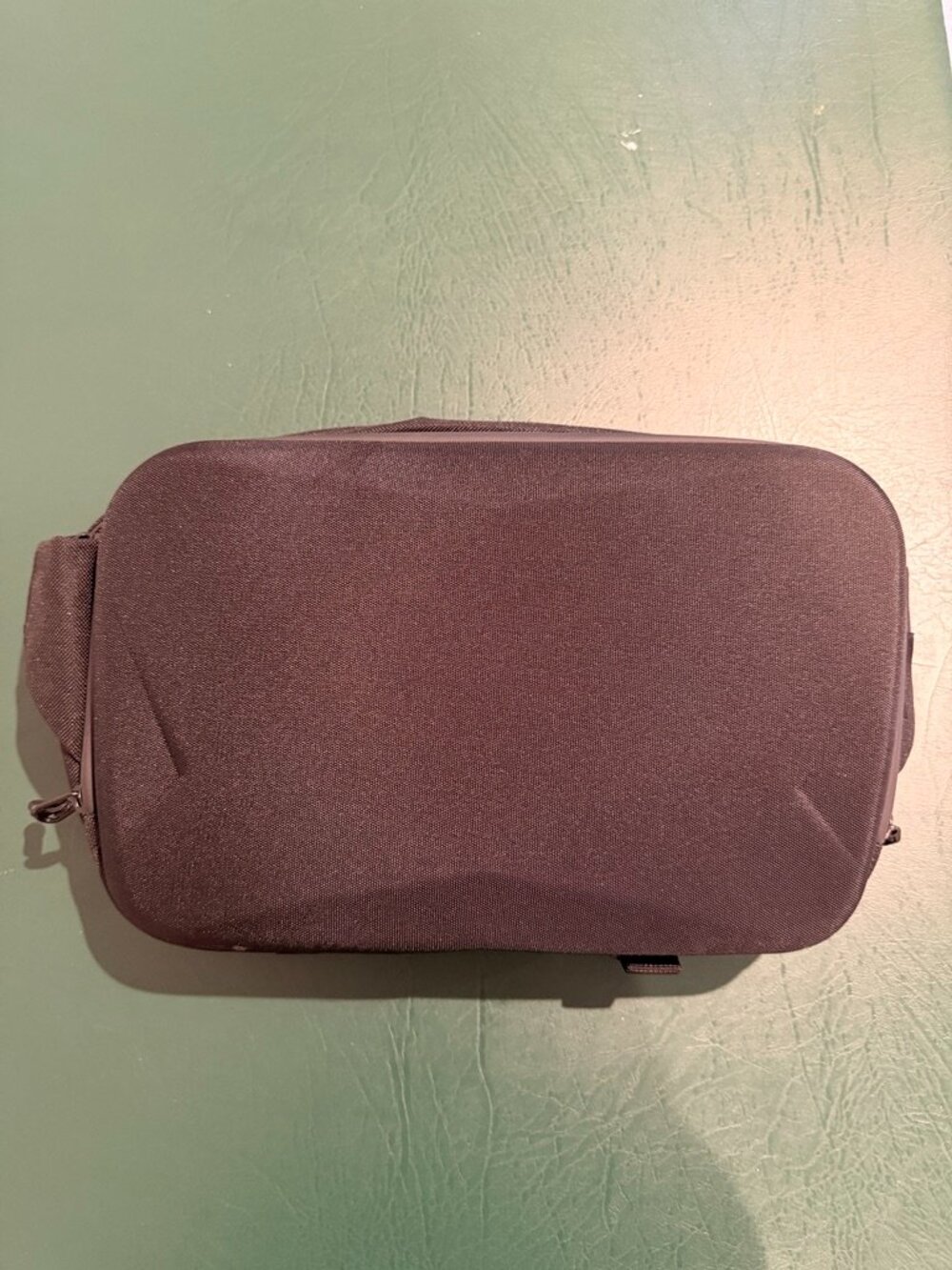 NWOT Comecase Hard Shell Camera Sling Bag DSLR Mirrorless Water Resistant Black - Picture 2 of 13